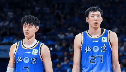 开云-媒体人：周琦今晚堪称擎天一柱，这样的周琦久违了